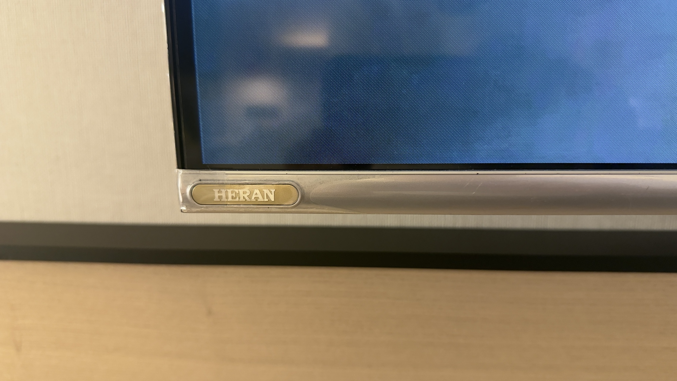 台北車站智選假日酒店Holiday Inn Express實住心得 14 電視是禾聯品牌,有智慧連網功能,但到我退房前都沒成功看過YouTube